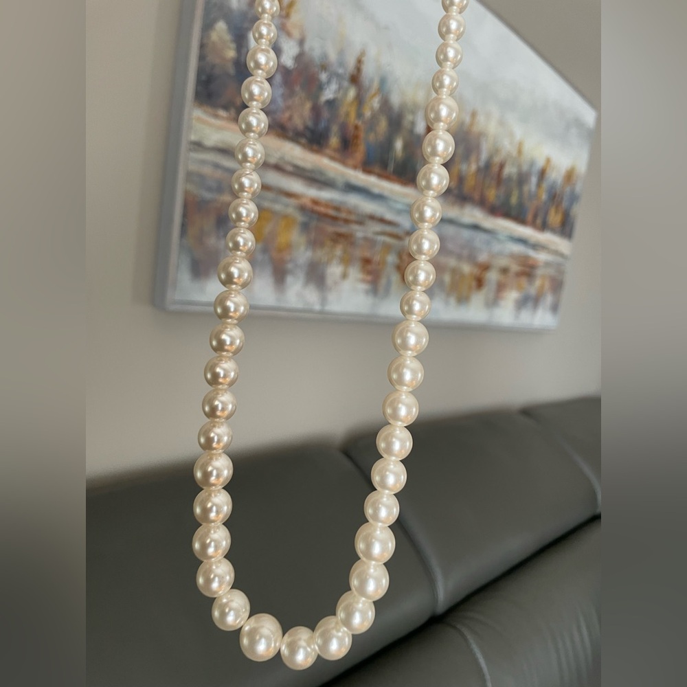 Chic Ivory Faux Pearl Necklace